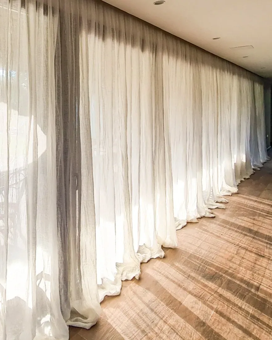 Detalle de un trabajo de cortinas tradicionales.